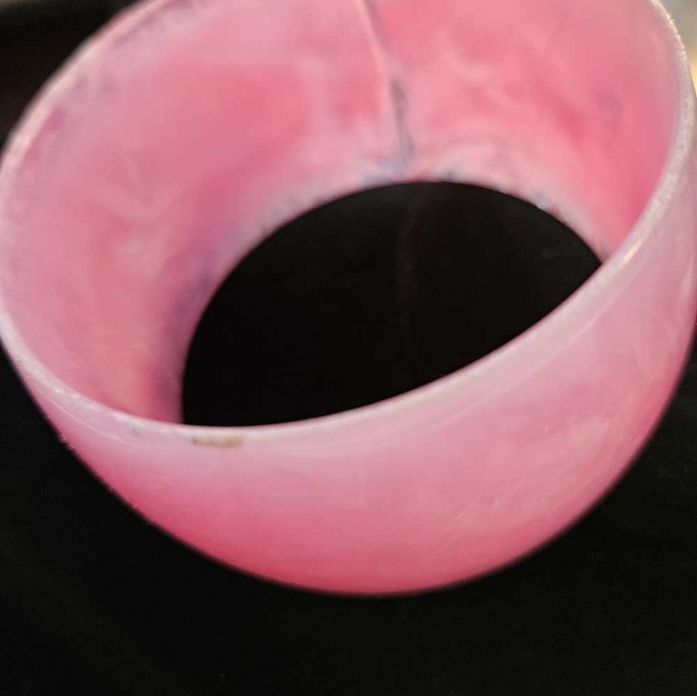 Vintage Mod 80s Pink Smooth Swriled Lucite Chunky Braclet - Picture 7 of 11